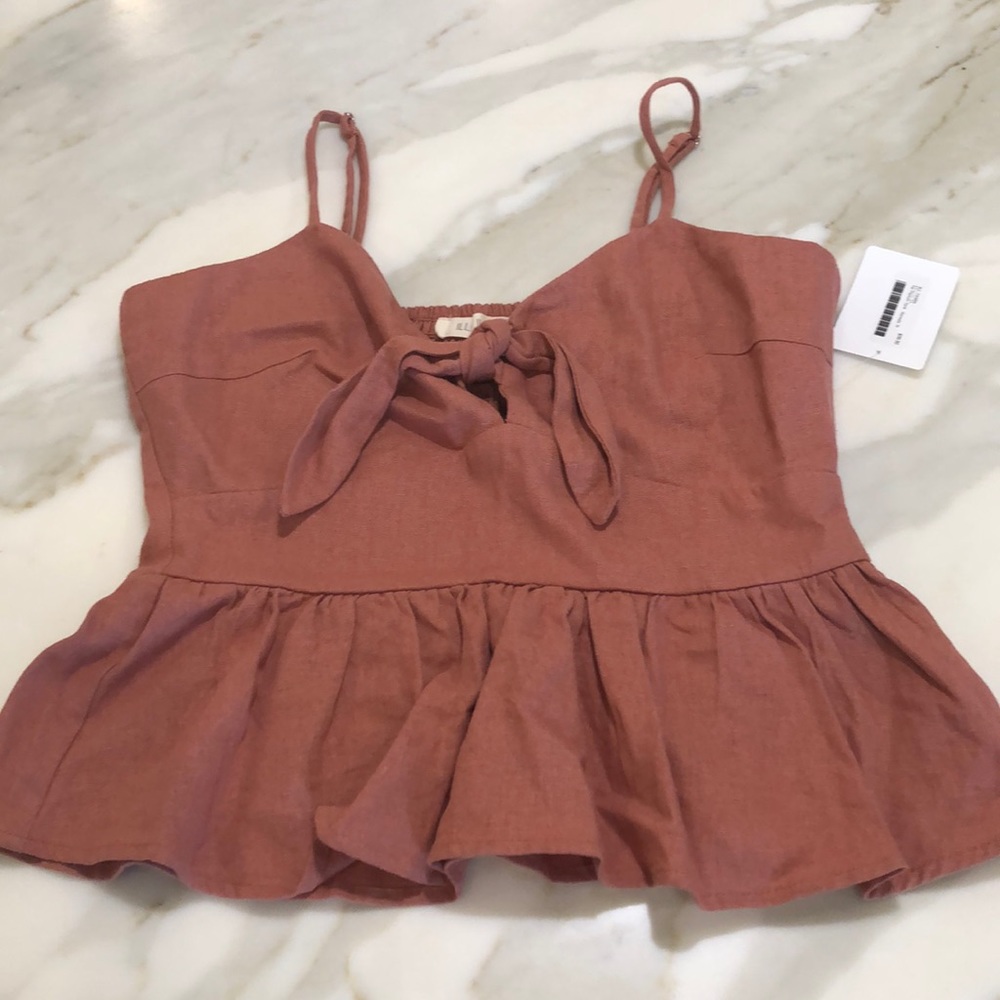 Ills I’ll Linen and Rayon Ruffle Top.    NWT
